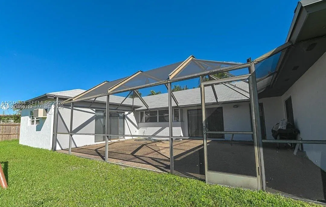 4 bed, 2.0 bath, $4,300 — Photo 4