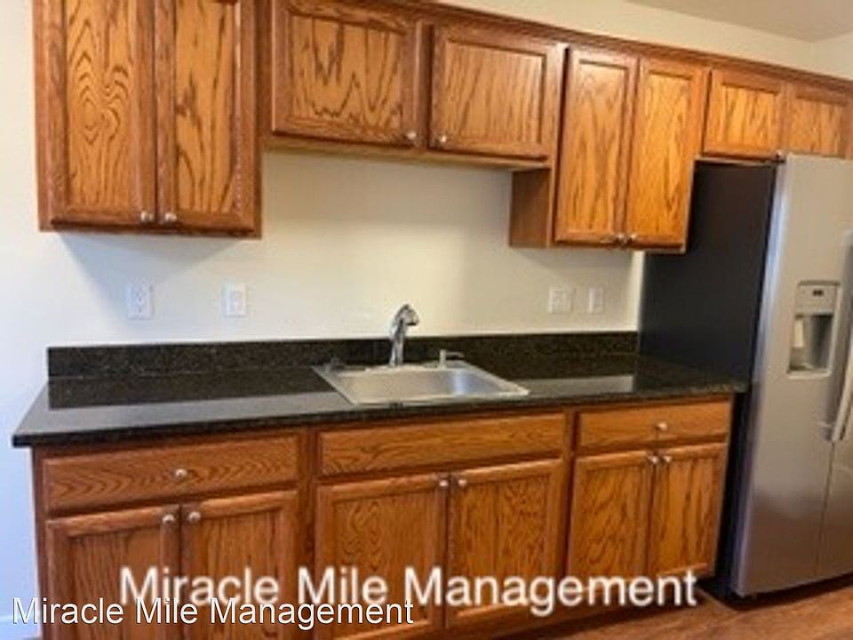 1st image of 21 Ross Ave APT 2