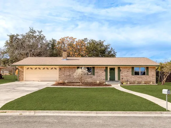 110 Forest Hill Ln, Kerrville, TX 78028