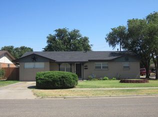 1300 Thunderbird Dr, Plainview, TX 79072