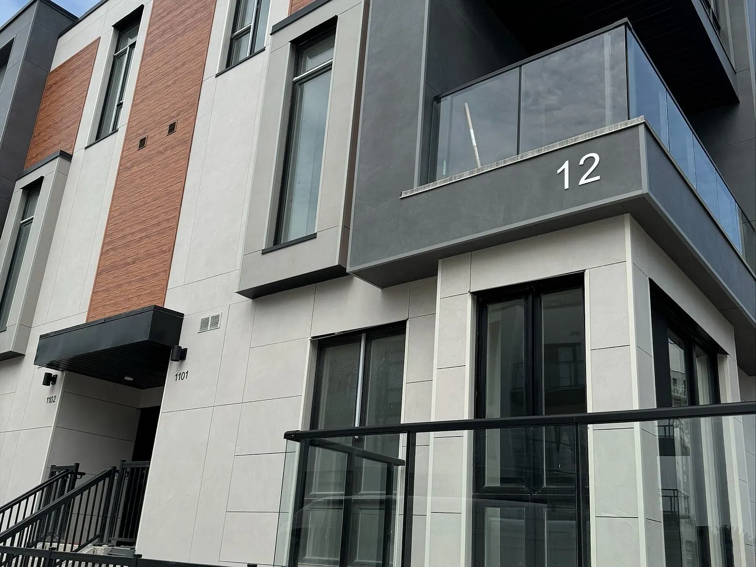 3 bed, $3,050 — Photo 1
