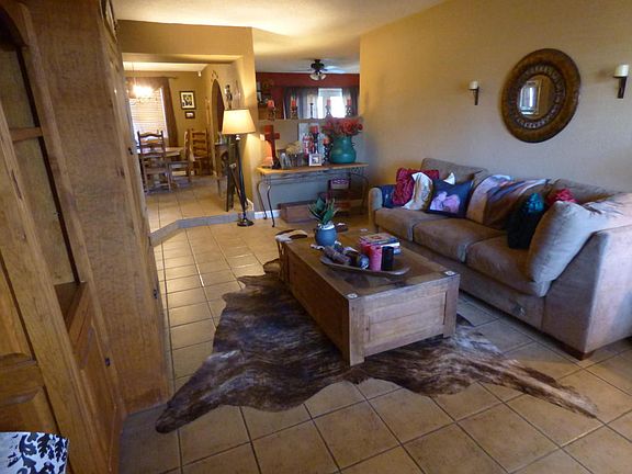 4th image of 1027 E Glade Ave