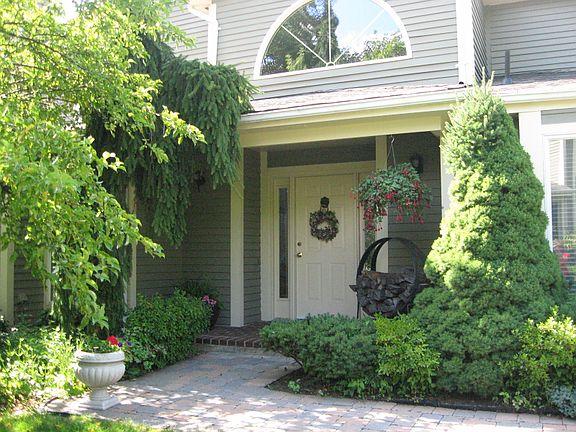 Covered front entrance