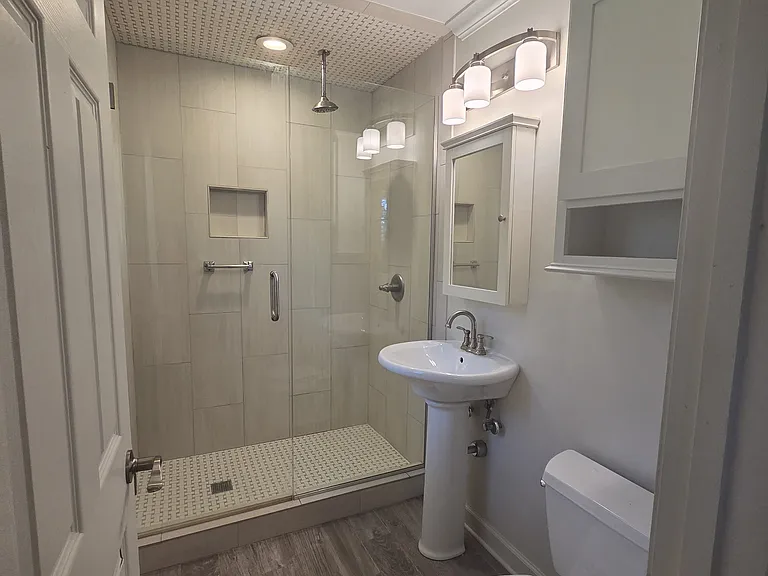 1106 N Hughes St — Photo 17