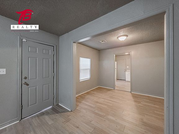 3rd image of 2320 NE 20th St