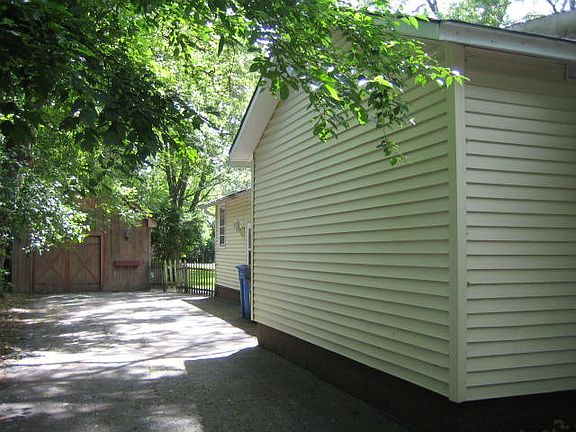 3rd image of 431 Bellaire Ave