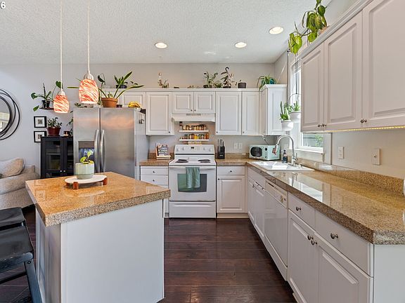 4th image of 3905 NE 89th Way