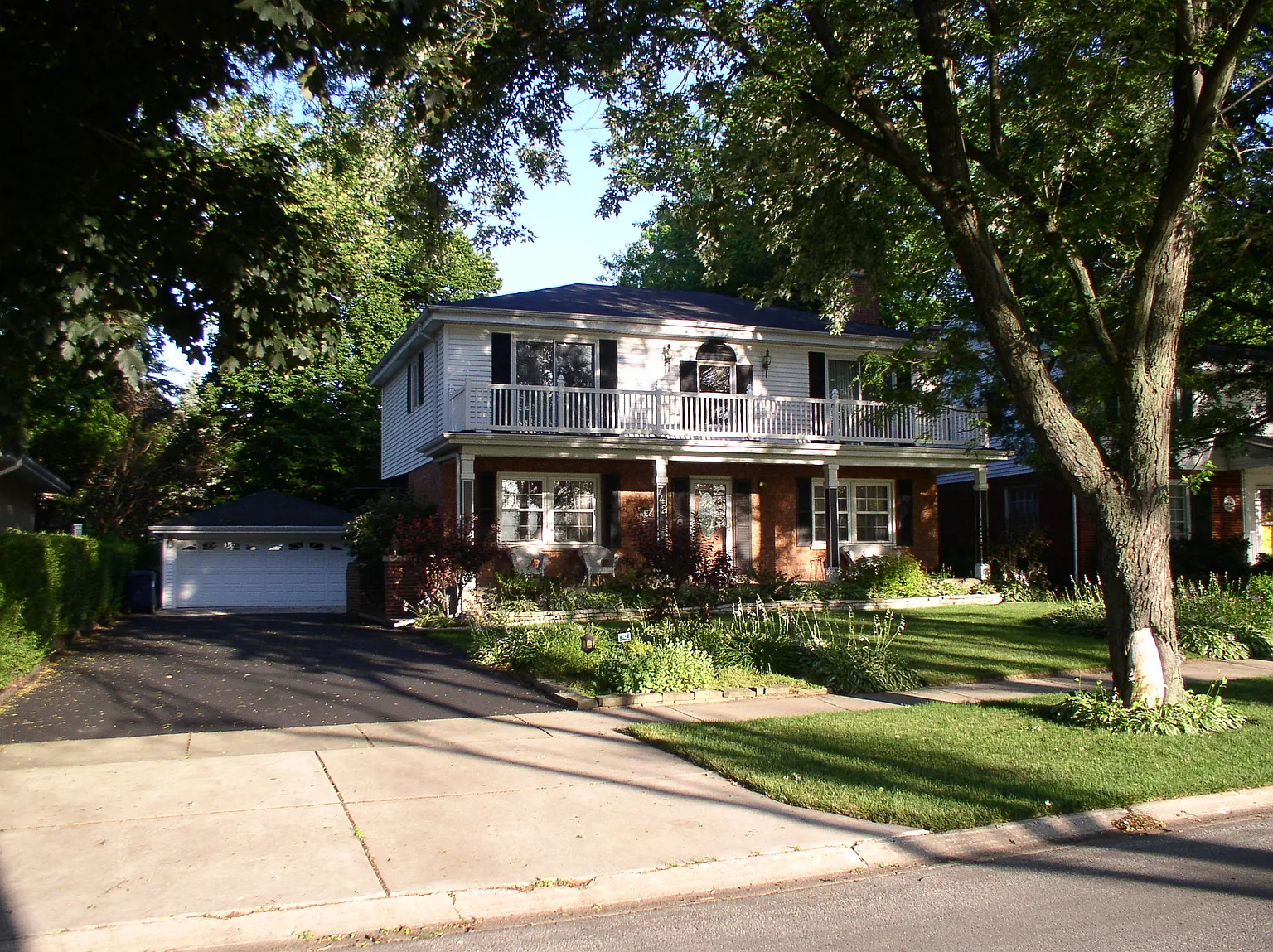 742 Central Park Ave photo 1