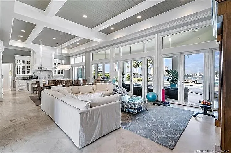 4 bed, 3.5 bath, 3765 sqft, $20,000 — Photo 3