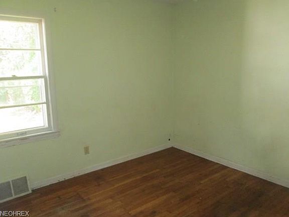 4th image of 4972 Henry St