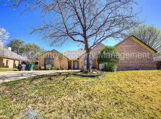 8624 Crosswind Dr, Fort Worth, TX 76179