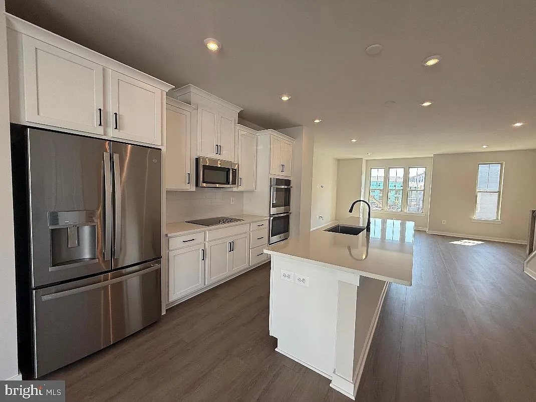 4 bed, 3.5 bath, 1943 sqft, $3,500 — Photo 4