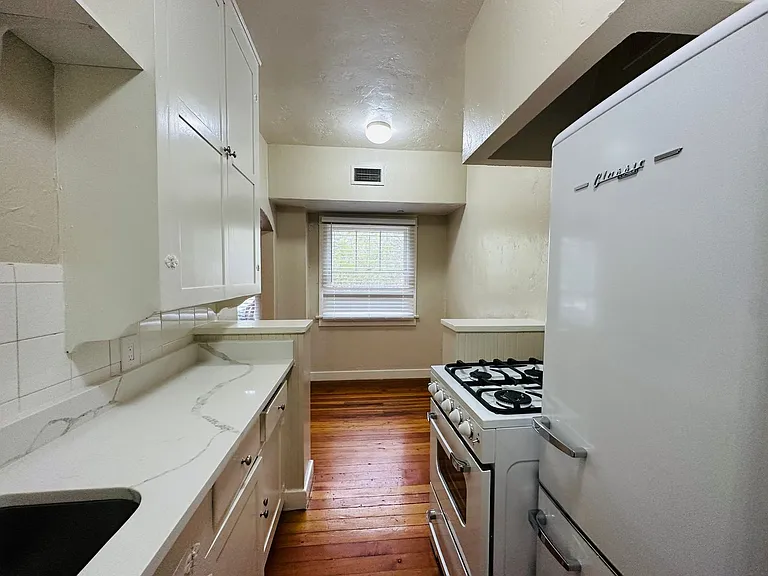 Don Martin Historic Apartments! — Photo 45