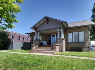 129 E Main St, Mount Sterling, IL 62353