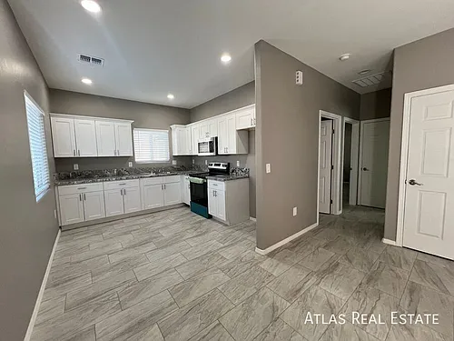 51 W Lester St Photo 1