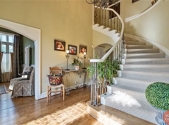 3rd image of 59 Oak Hill Cir