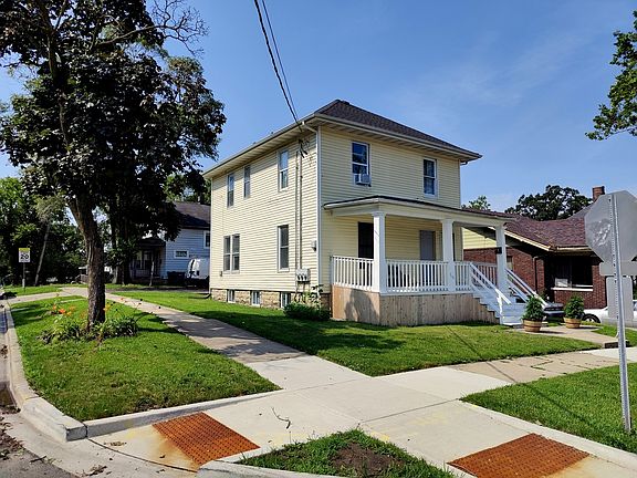 3rd image of 712 2nd Ave