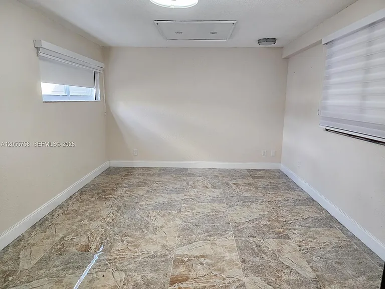 11130 N Lakeview Dr #1 — Photo 23