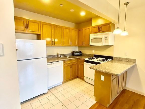3rd image of 37-21 32nd St #204