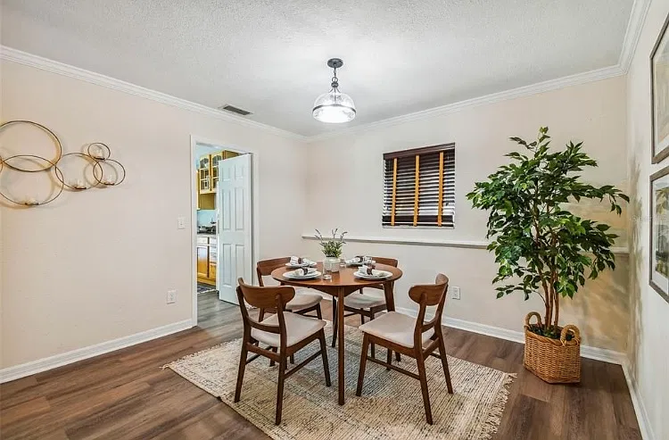 3 bed, 1996 sqft, $3,294 — Photo 4