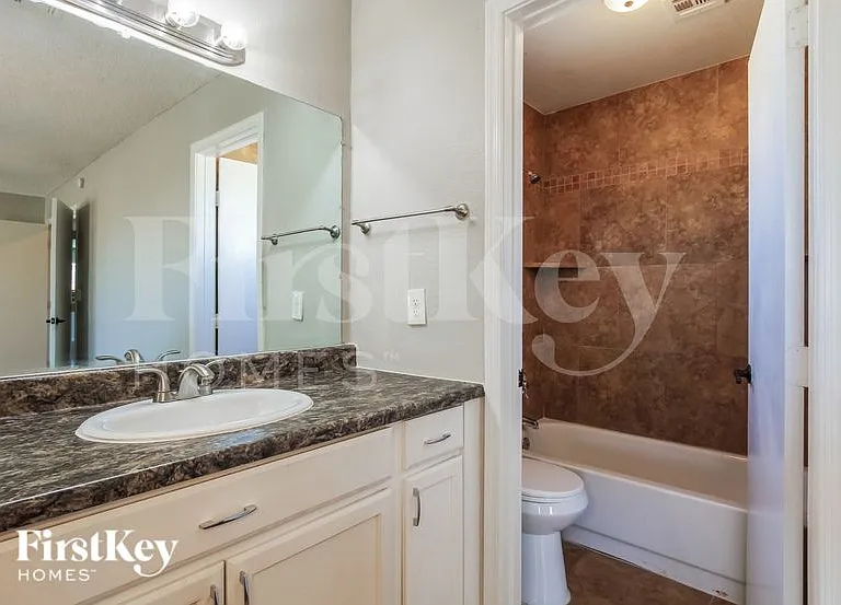 515 E Renee Dr — Photo 10