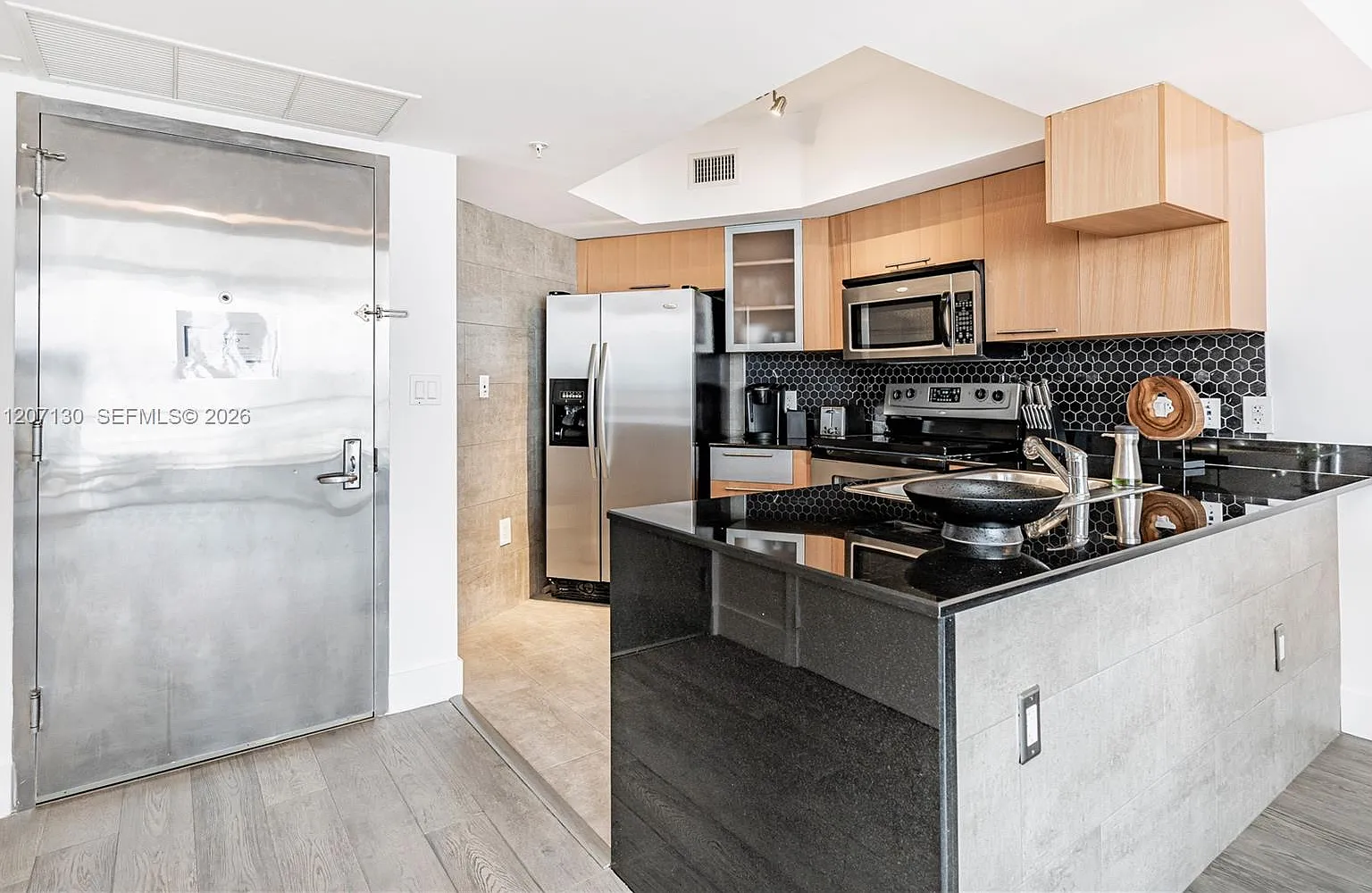 Opera Tower Condo — Photo 4