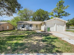 3700 Maxwell Ct, Arlington, TX 76015