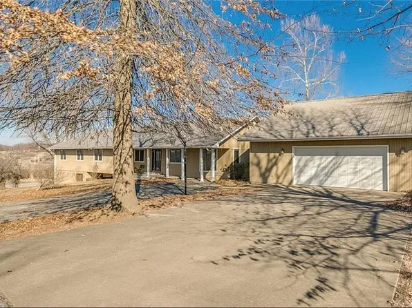 102 11th Ave SE, Gravette, AR 72736