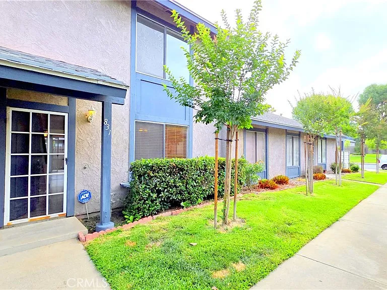831 Windwood Dr — Photo 2