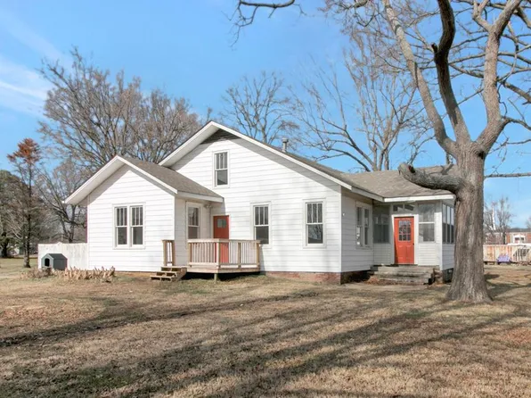 423 Stonewall St N, Mc Kenzie, TN 38201