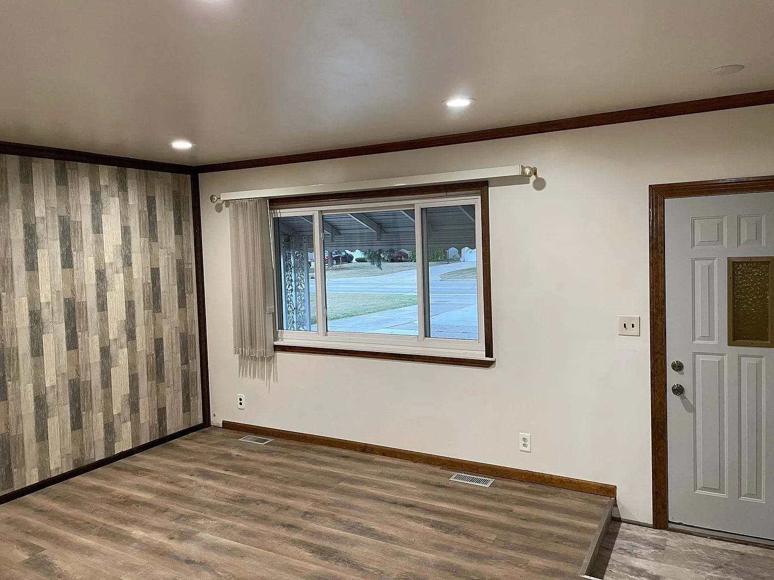 3 bed, 1.5 bath, 1298 sqft, $1,900 — Photo 3