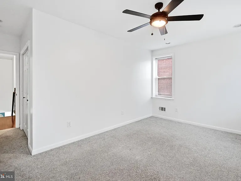 2302 Mount Royal Ter — Photo 16
