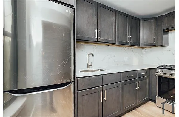 Building Photo - 4204 Barnes Ave #1B