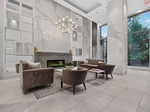 501 Saint Clair Ave W #1911, Toronto, ON M5P 0A2