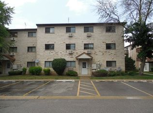 514 E Spruce Dr APT 3A, Palatine, IL 60074