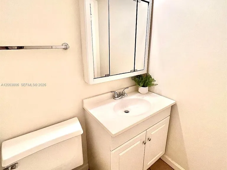 401 Golden Isles Dr #1011 — Photo 28