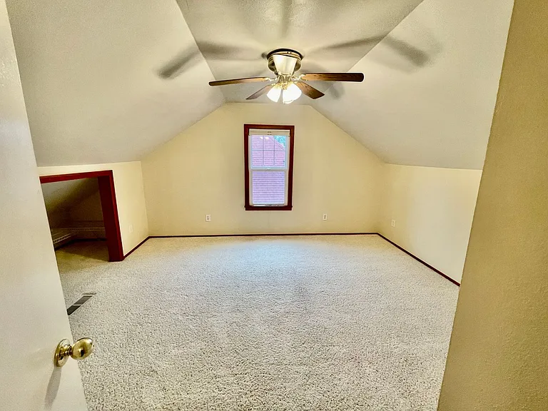 6976 NE Stanton St — Photo 35