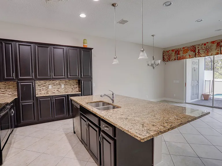 510 Captiva Dr — Photo 10