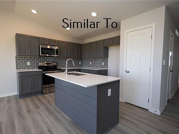 3rd image of 719 NE Meadow Landing Dr