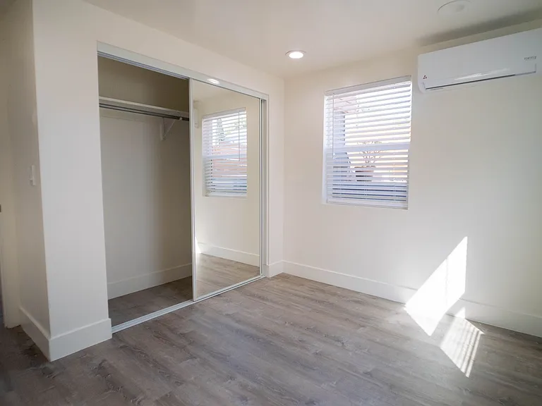 The Plaza House — Photo 8