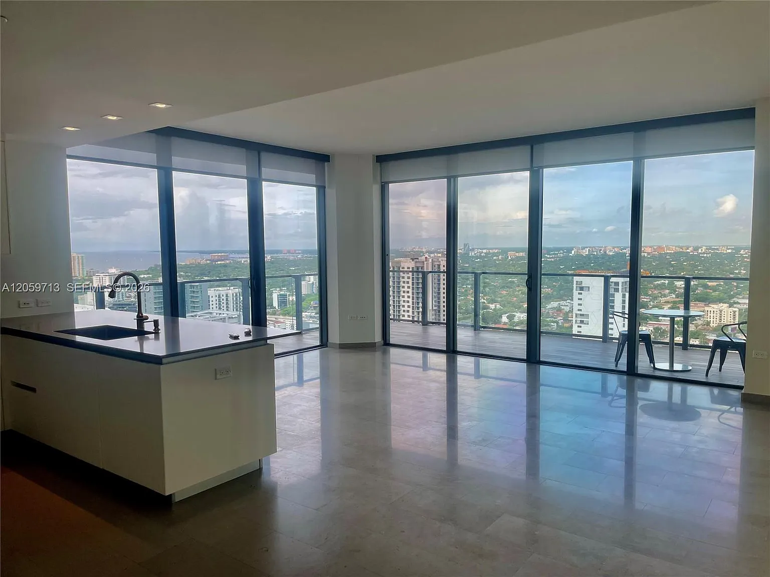 Rise Condo — Photo 2