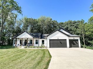 3 Wood Ridge Ln, Marshall, IL