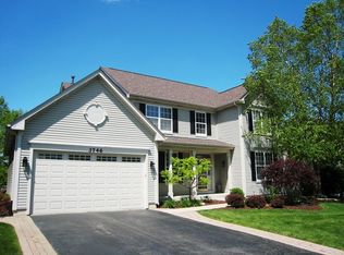 3746 Deville Ln, St Charles, IL 60175