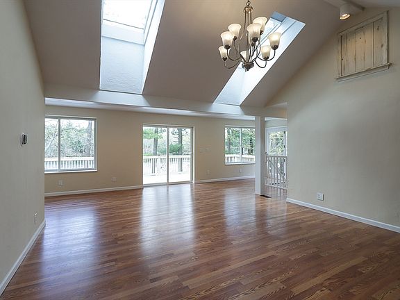 3rd image of 75 Crystal Lake Rd