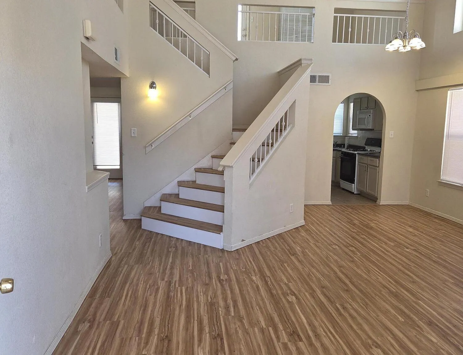 3 bed, 2.0 bath, 2092 sqft, $2,000 — Photo 4