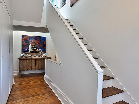 3rd image of 3046 Ononta Ave