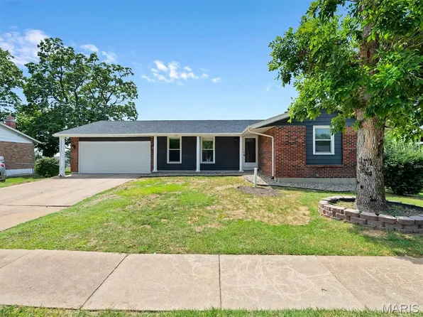 1215 Holgate Dr, Ballwin, MO 63021