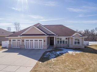1928 Paris Ln, De Pere, WI 54115