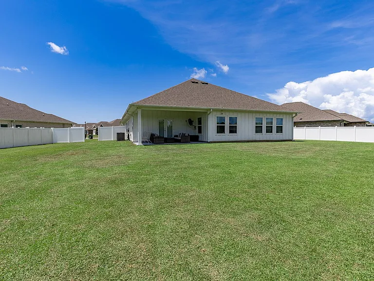 11173 Genuine Risk Cir #6204 — Photo 3
