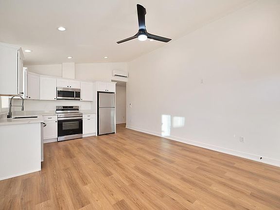 4th image of 524A B St